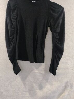 Women's Black Ruched-Sleeve Long Sleeve Top